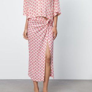 NWT Zara Printed Midi Skirt in Size Medium